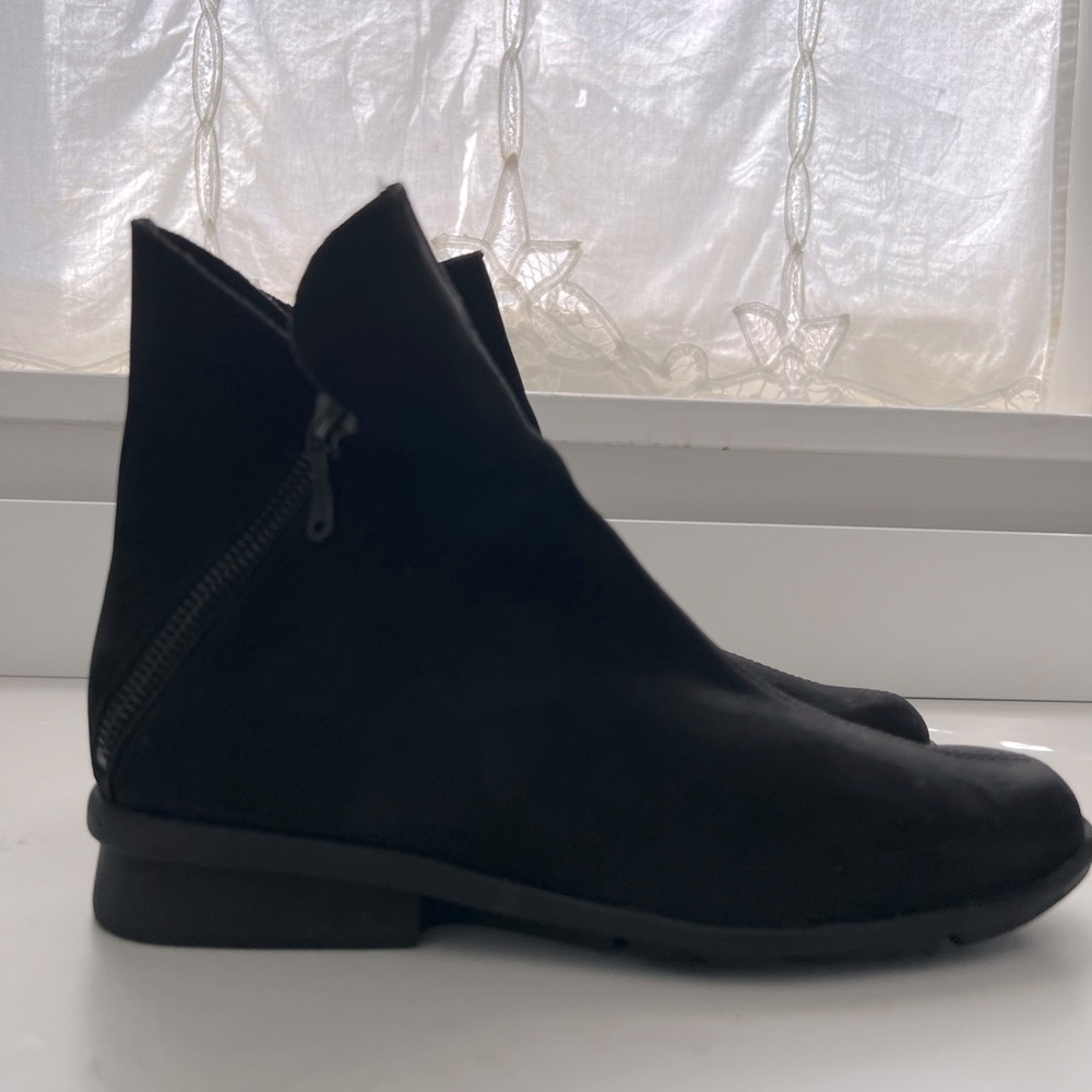 Arche black nubuck ankle boots with zippers size 37